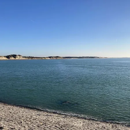 Apartment A : Pieds Dans L'eau, Proche Centre-ville, Confort Et Equipements Inclus - Fr-1-646-73 *